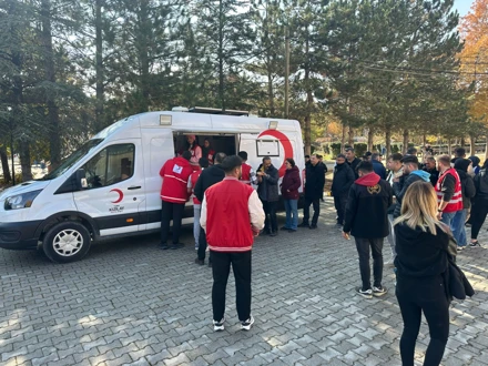 KIZILAY MERAM ŞUBESİNDEN ÇORBA İKRAMI